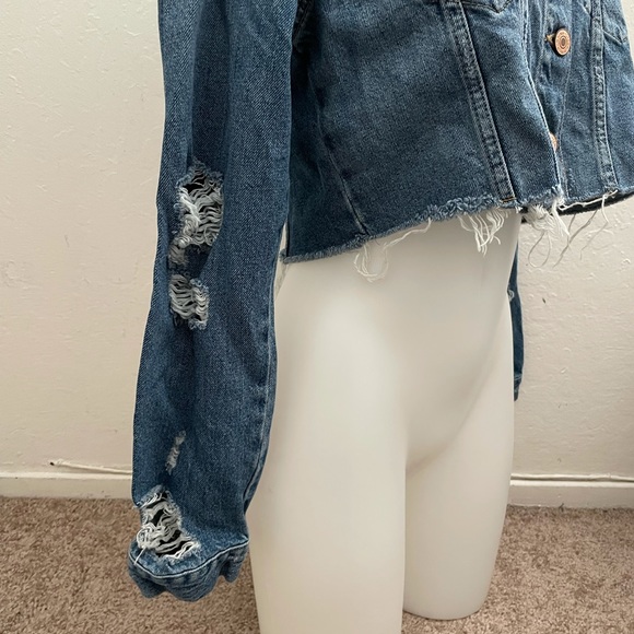 Forever 21 - Crop and Distressed Jean Jacket - M - Picture 6 of 8